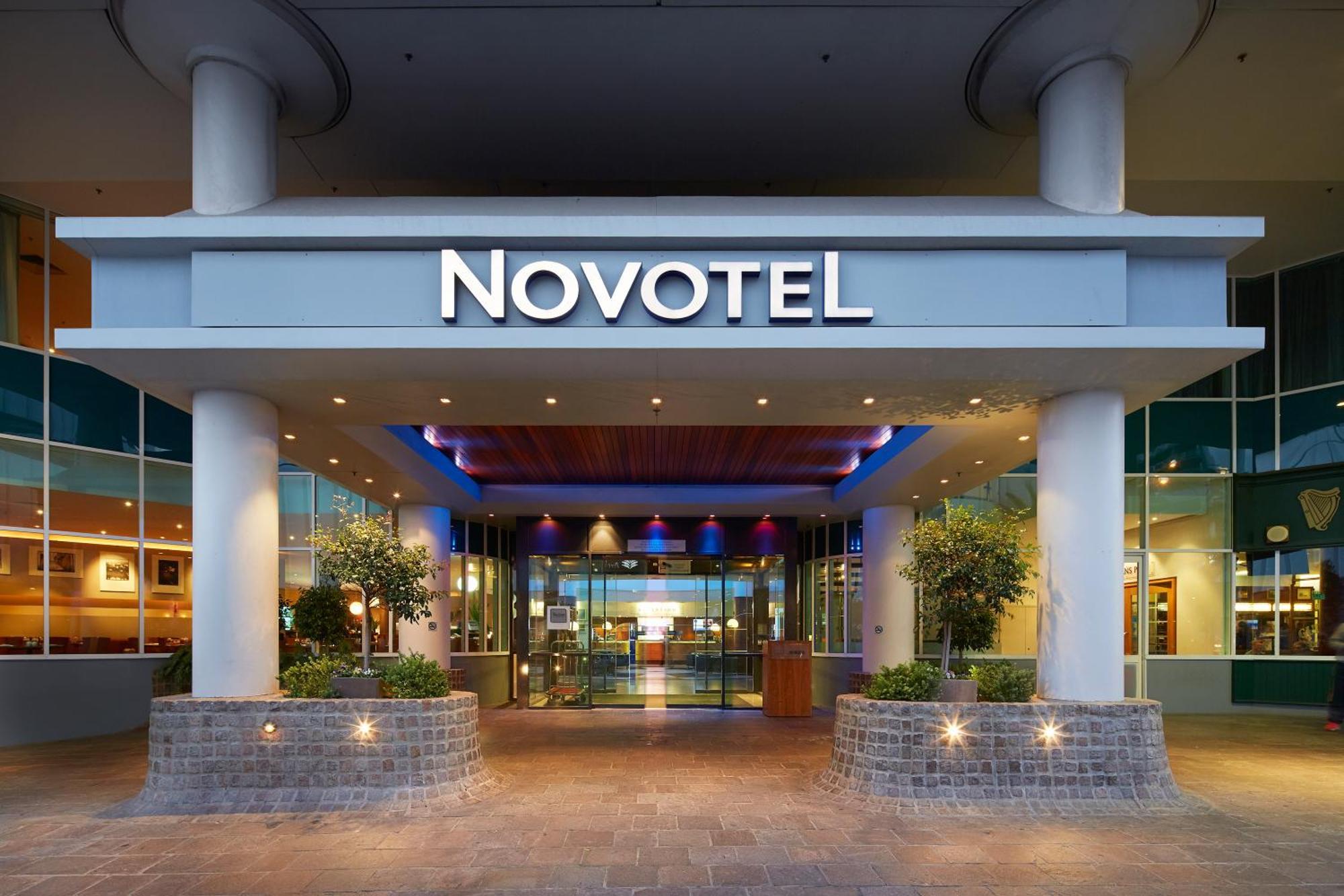 ホテル ノボテル パース ラングレー エクステリア 写真